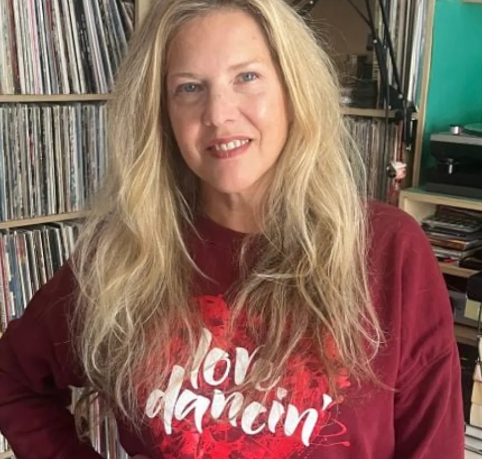 Colleen ‘Cosmo’ Murphy spinning VOL
